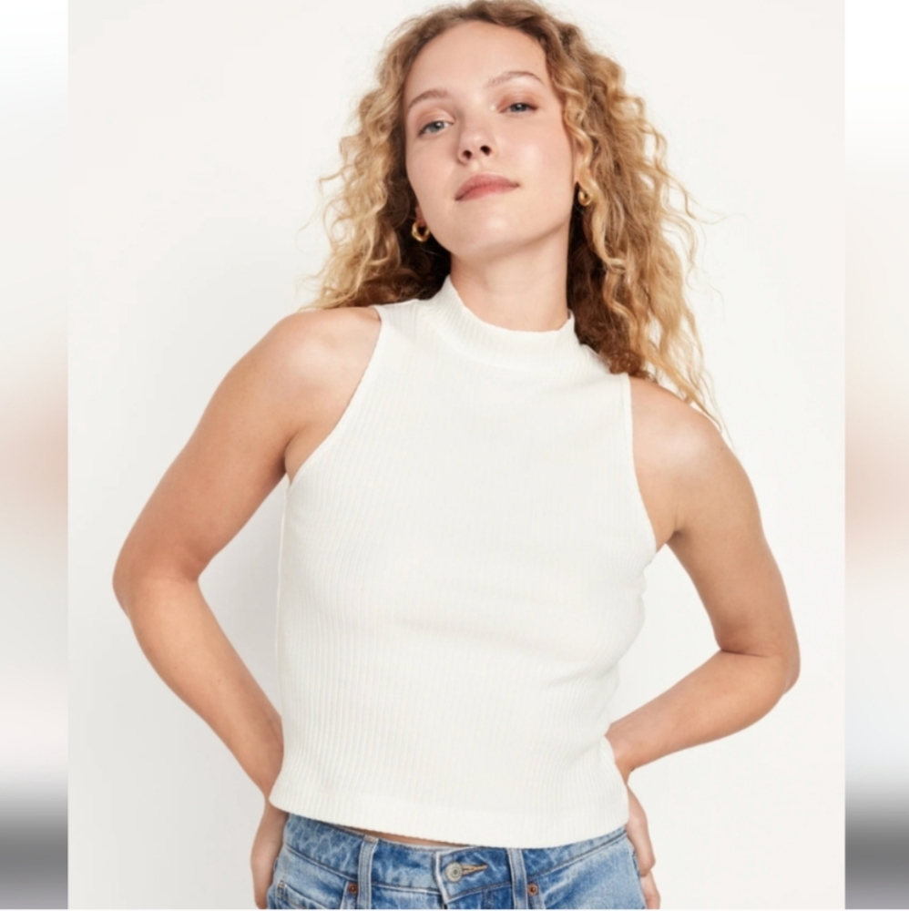 Old Navy mock neck tank top in white Medium